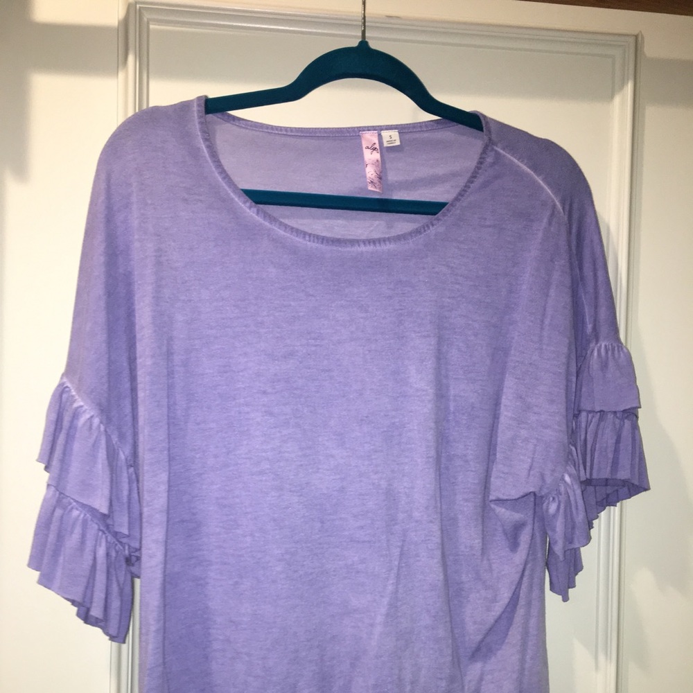 blue flowy top